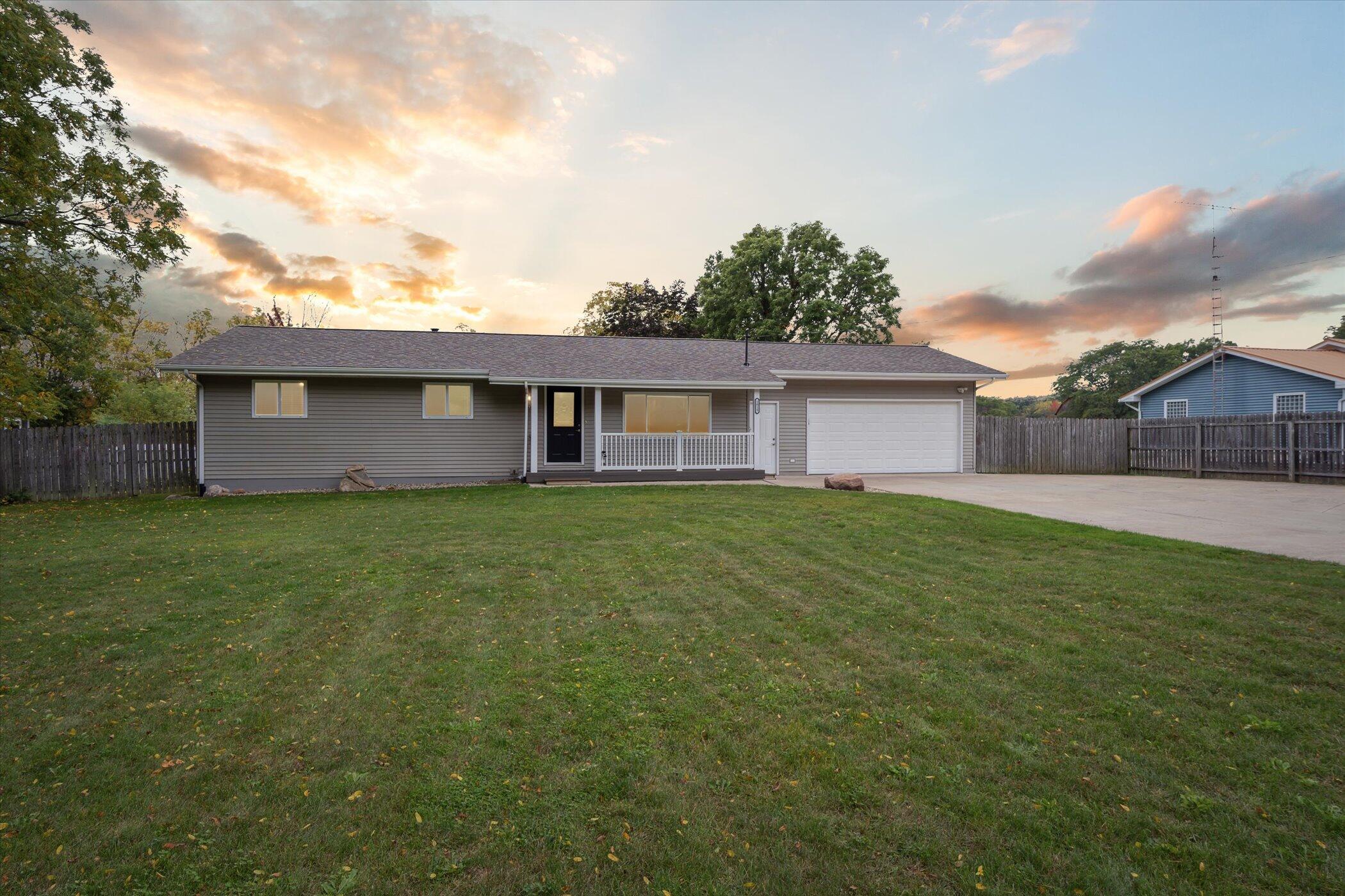 1015 East Berry Road Jackson, MI 49201 - Photo 1 of 46 1015 E Berry Rd, Rives Junction 49277
