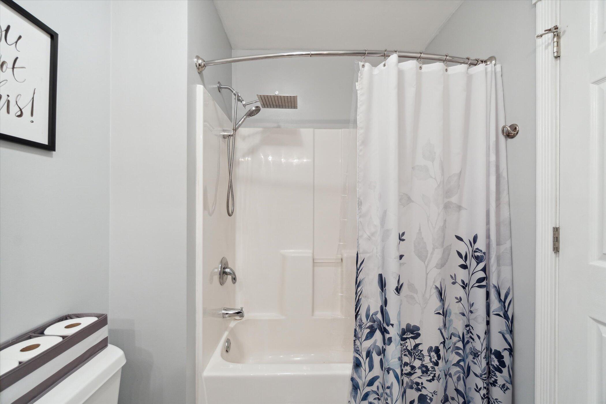 1015 East Berry Road Jackson, MI 49201 - Photo 25 of 46 Modern Full Bath