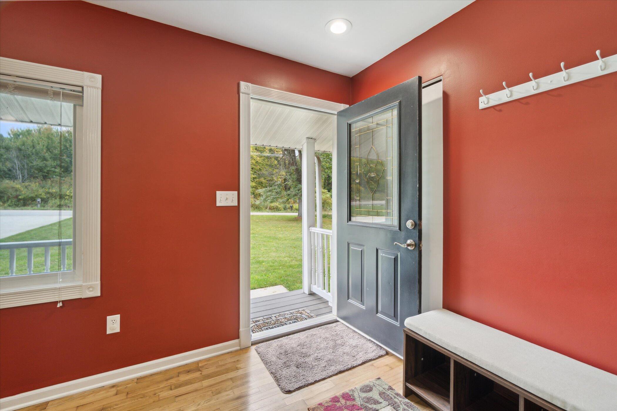1015 East Berry Road Jackson, MI 49201 - Photo 5 of 46 Front Entry