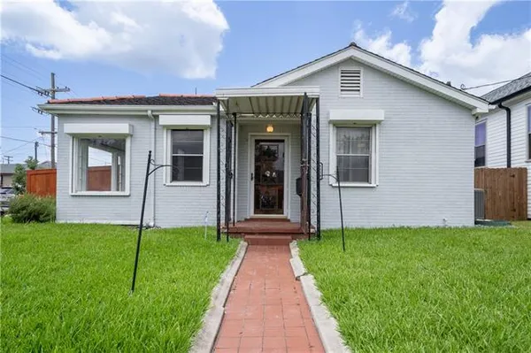 $1,800 | 8502 Edinburgh Street, New Orleans, LA 70118