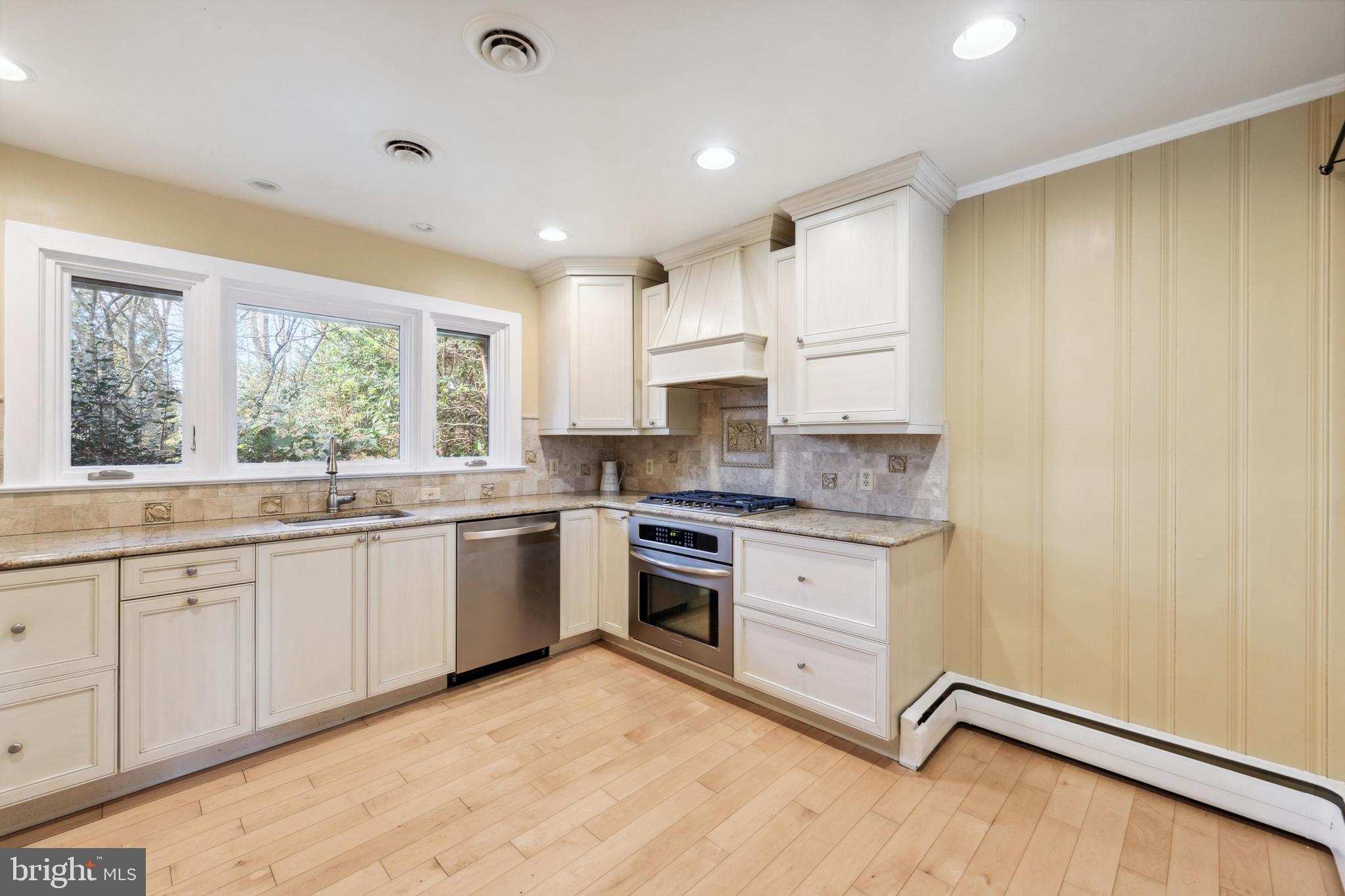 8415 Lees Ridge Road Warrenton, VA 20186 - Photo 25 of 81 Several New Stainless stainless steel applicances