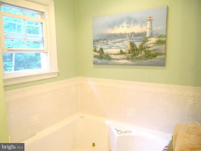 8067 Counselor Road Manassas, VA 20112 - Photo 14 of 30 Master Bath Soaking Tub with Jets