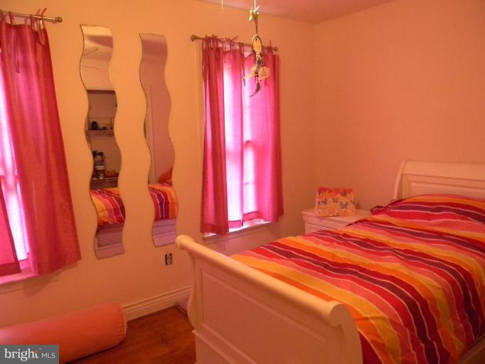 8067 Counselor Road Manassas, VA 20112 - Photo 17 of 30 Upper Level Bedroom #3