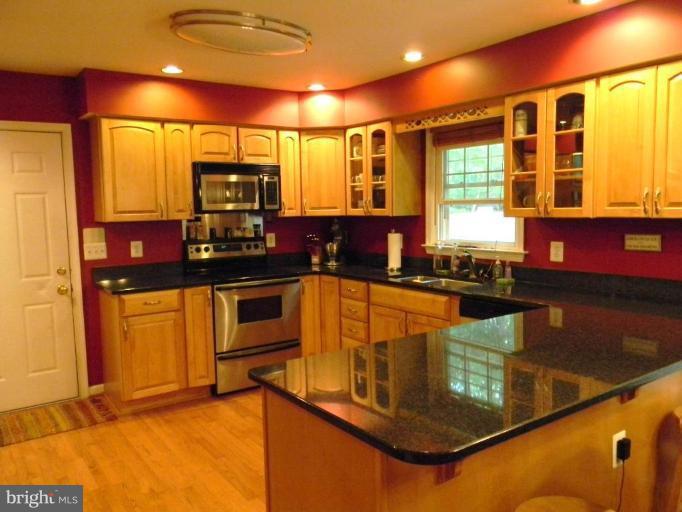 8067 Counselor Road Manassas, VA 20112 - Photo 3 of 30 Kitchen