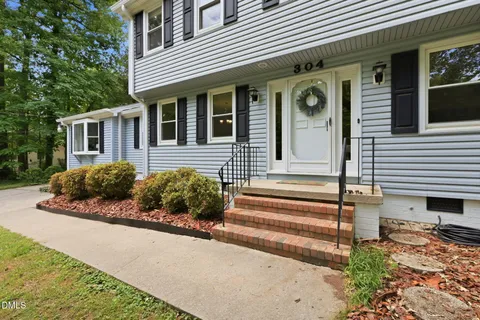 $735,000 | 304 Plum Lane, Chapel Hill, NC 27517