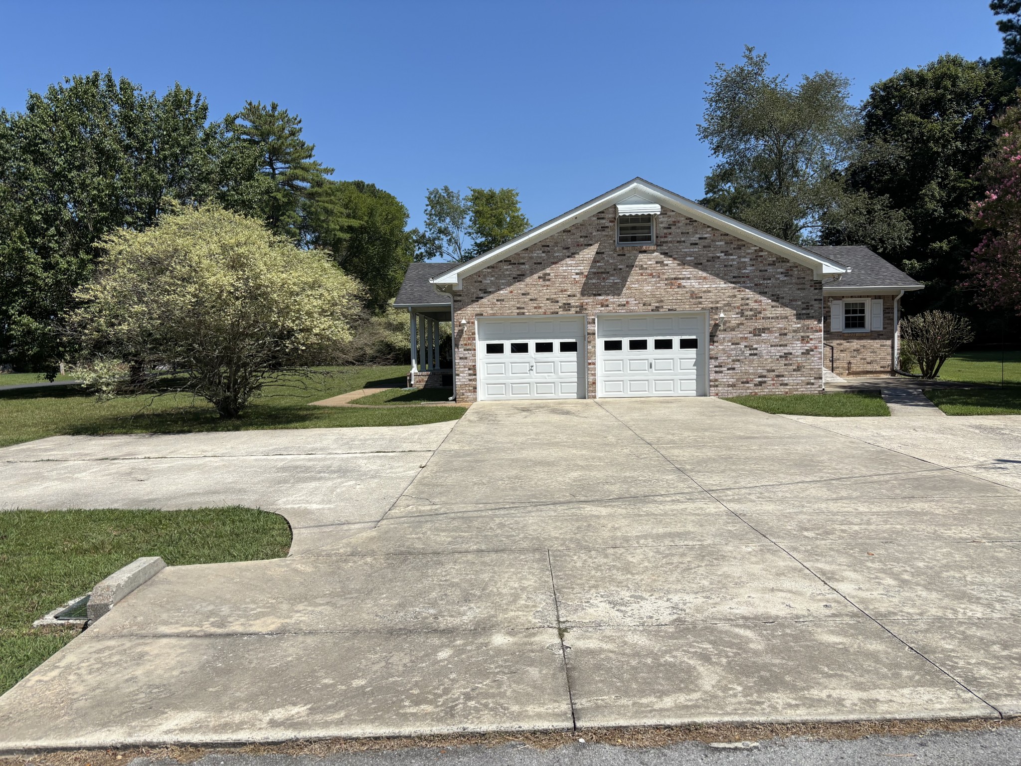 141 Doak Road Manchester, TN 37355 - Photo 28 of 41 a front view of a house with a yard and garage