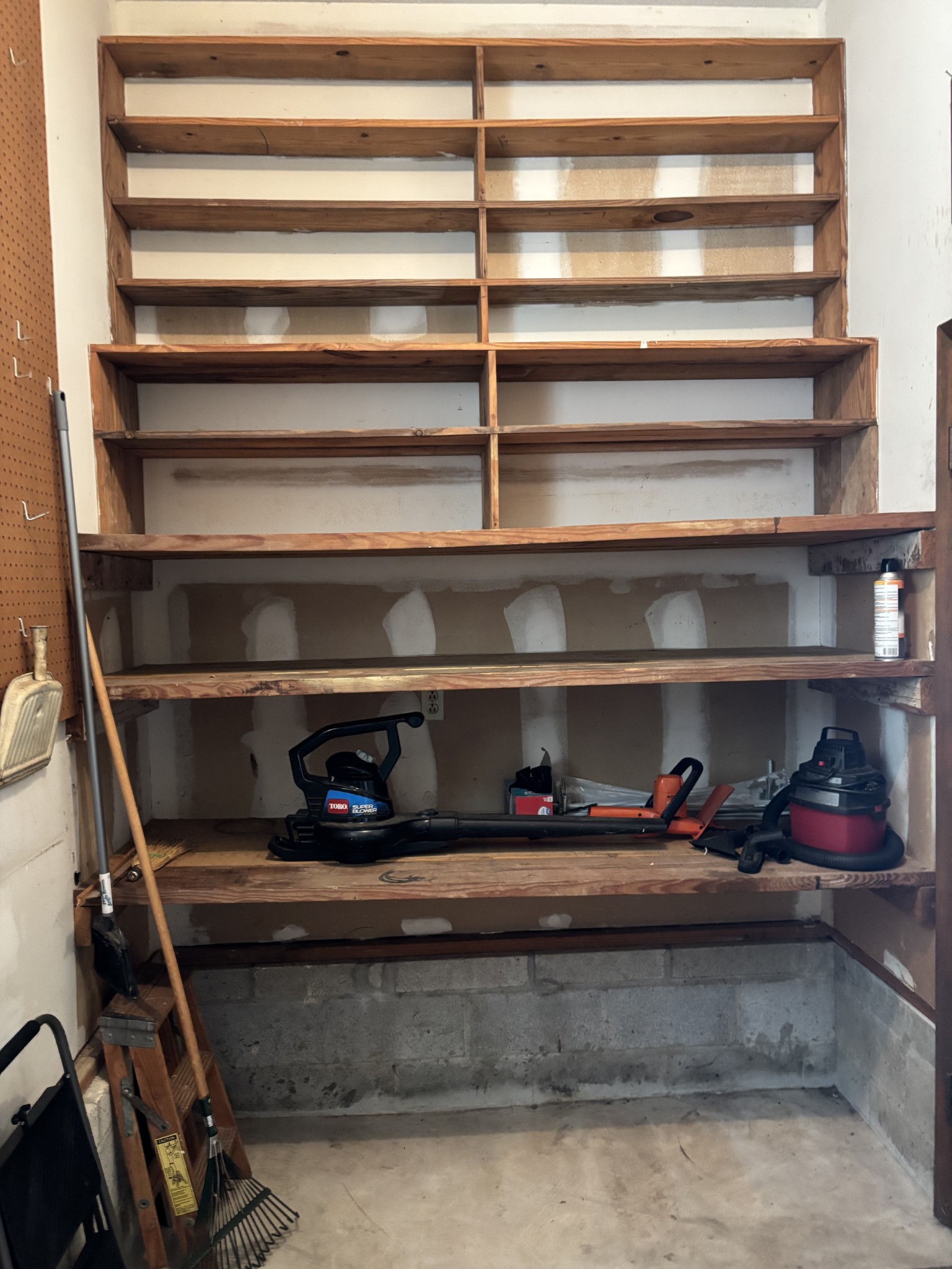 141 Doak Road Manchester, TN 37355 - Photo 31 of 41 a refrigerator sitting in a kitchen