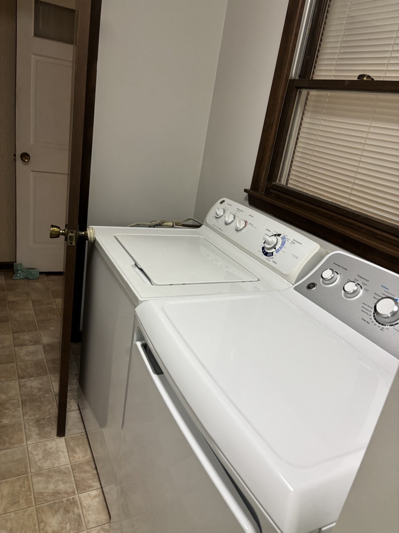 141 Doak Road Manchester, TN 37355 - Photo 36 of 41 a utility room with dryer and washer