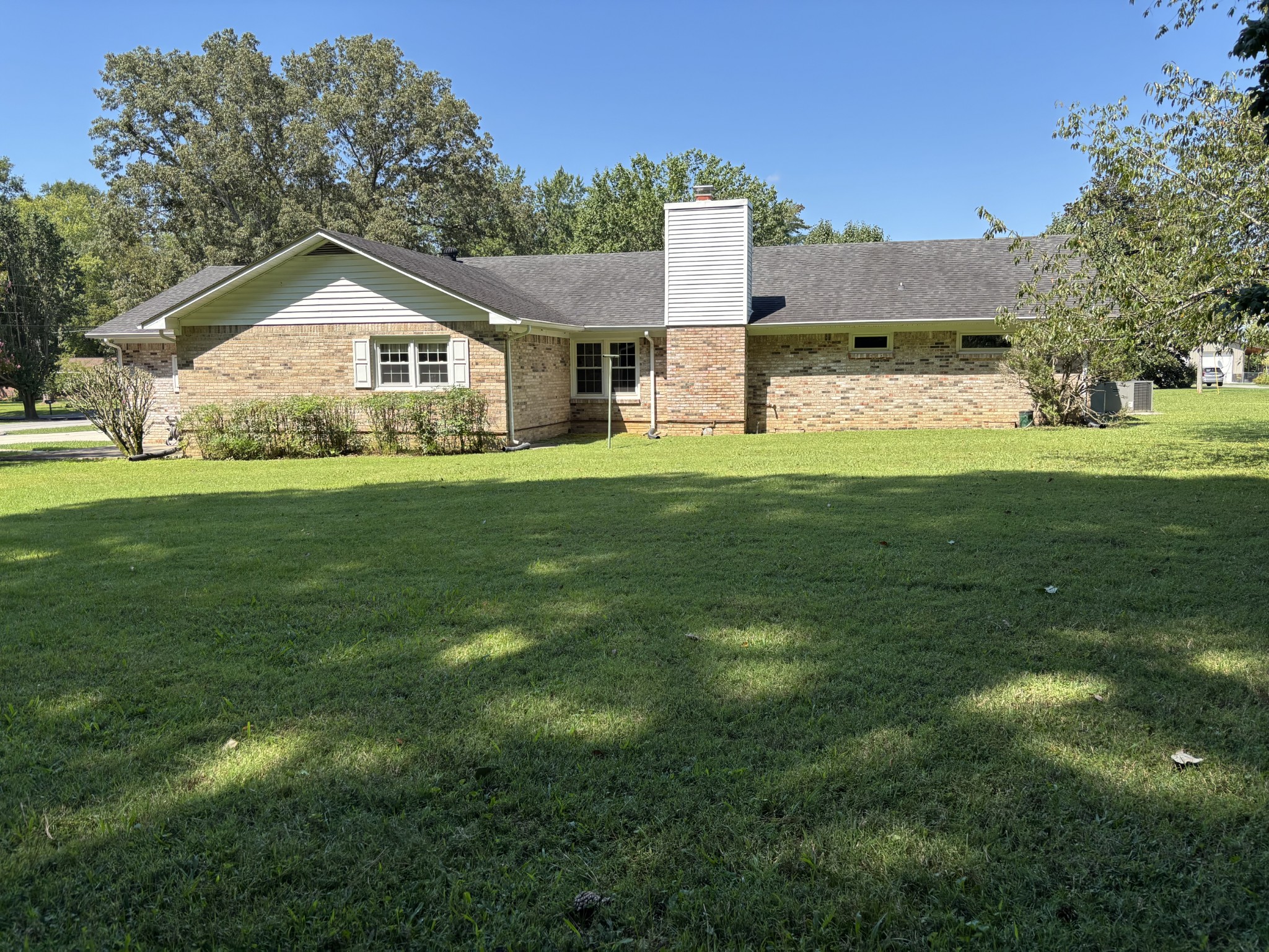 141 Doak Road Manchester, TN 37355 - Photo 4 of 41 a front view of a house with a yard
