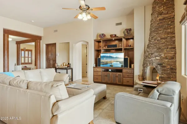 $990,000 | 40627 North 6th Avenue, Phoenix, AZ 85086