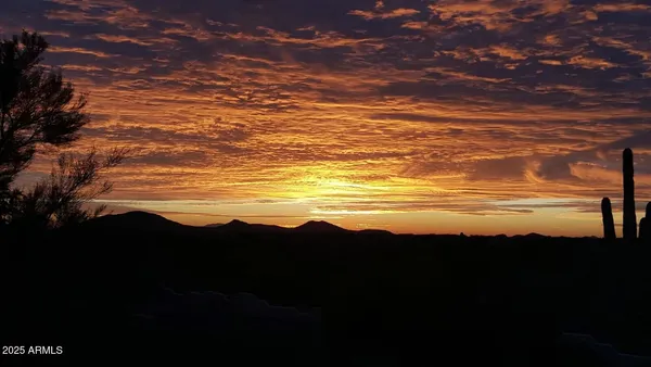 $990,000 | 40627 North 6th Avenue, Phoenix, AZ 85086