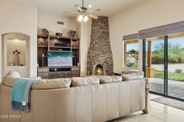 $990,000 | 40627 North 6th Avenue, Phoenix, AZ 85086
