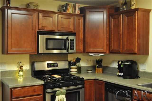 1983 East Bennington Road Owosso, MI 48867 - Photo 3 of 30 Maple Rouge Cabinets