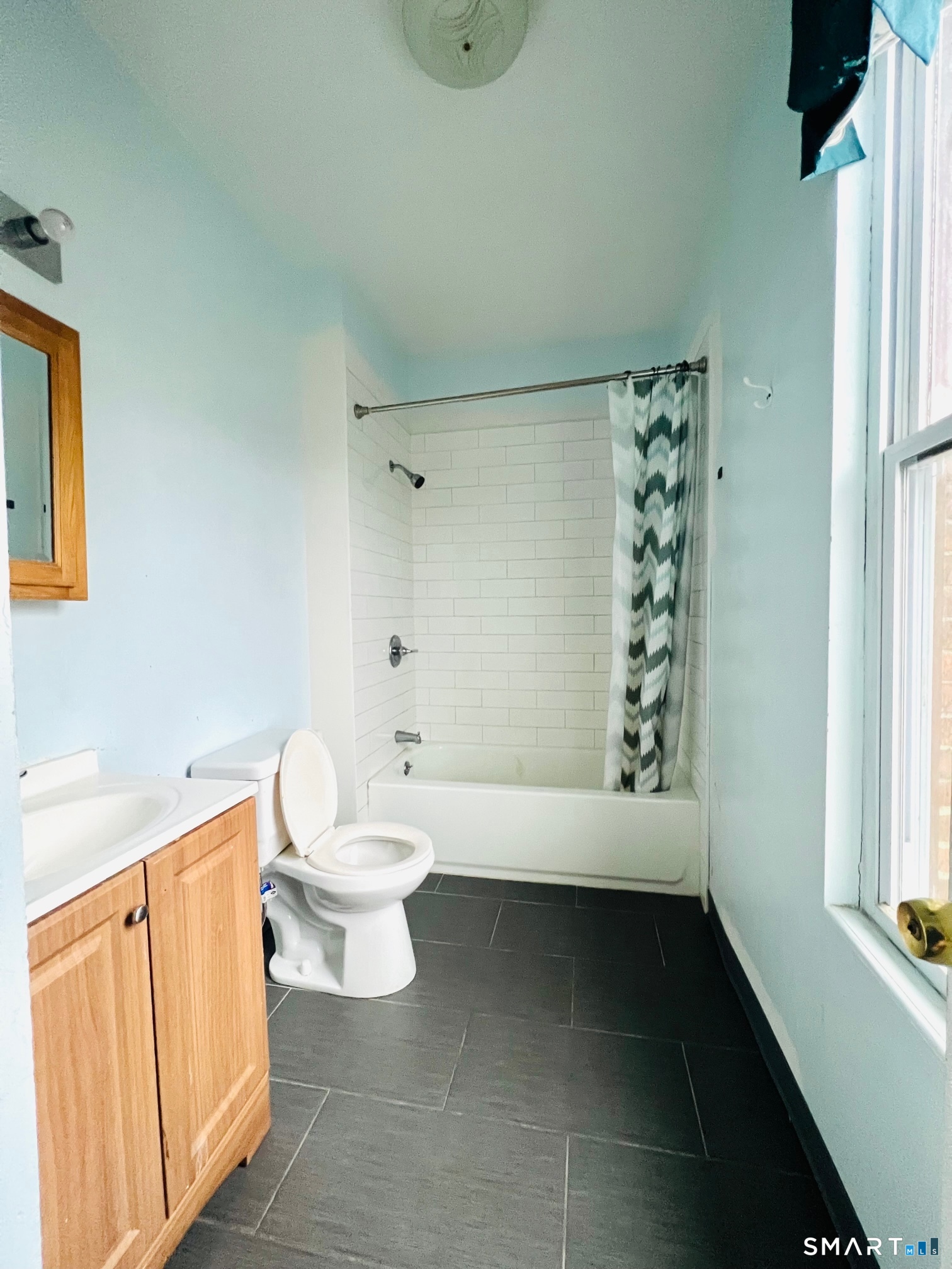 162 William Street, Unit 3R Bridgeport, CT 06608 - Photo 7 of 7 a bathroom with a toilet a sink and bathtub