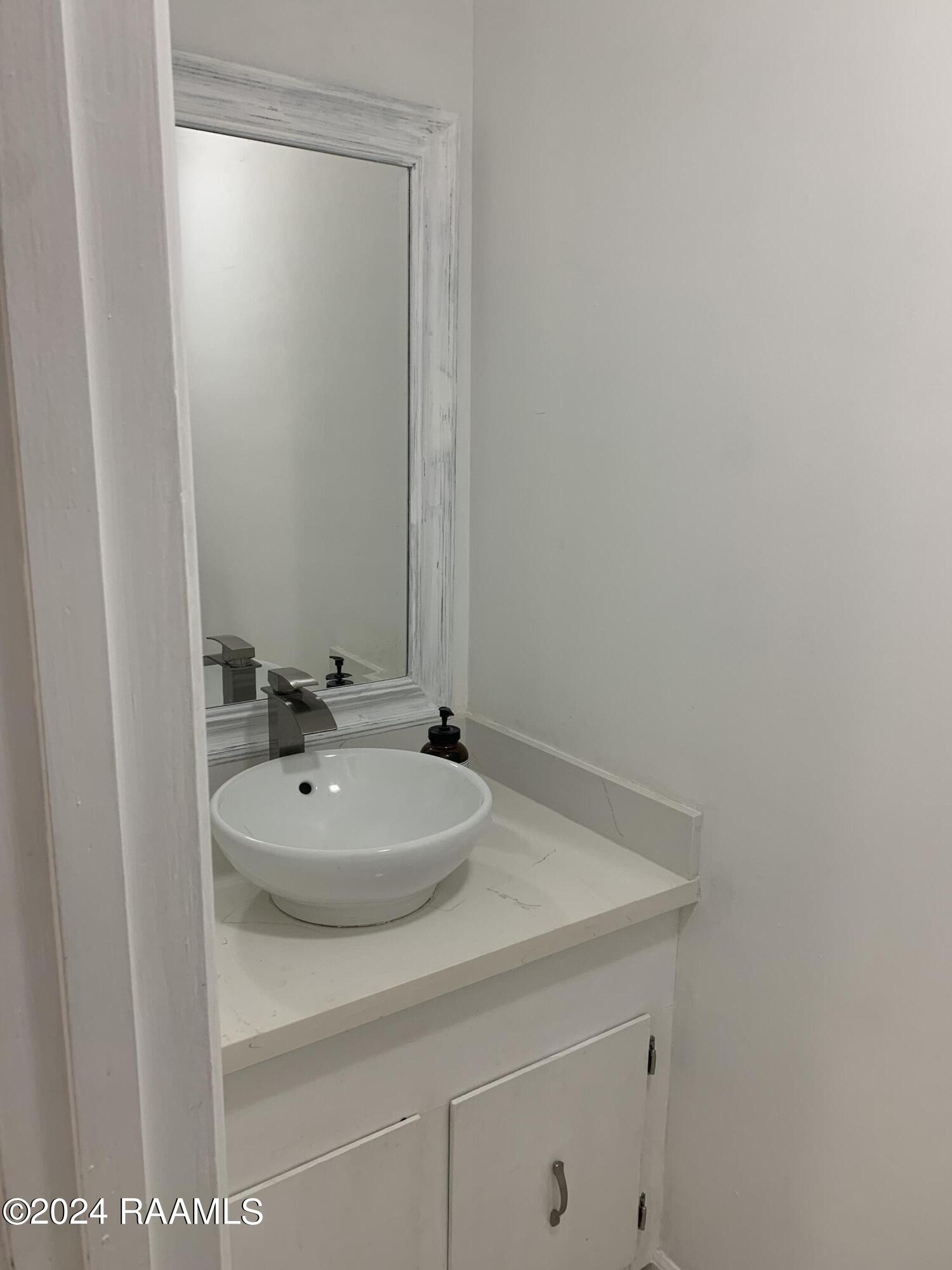 416 Maryview Farm Road Lafayette, LA 70507 - Photo 17 of 26 Bathroom