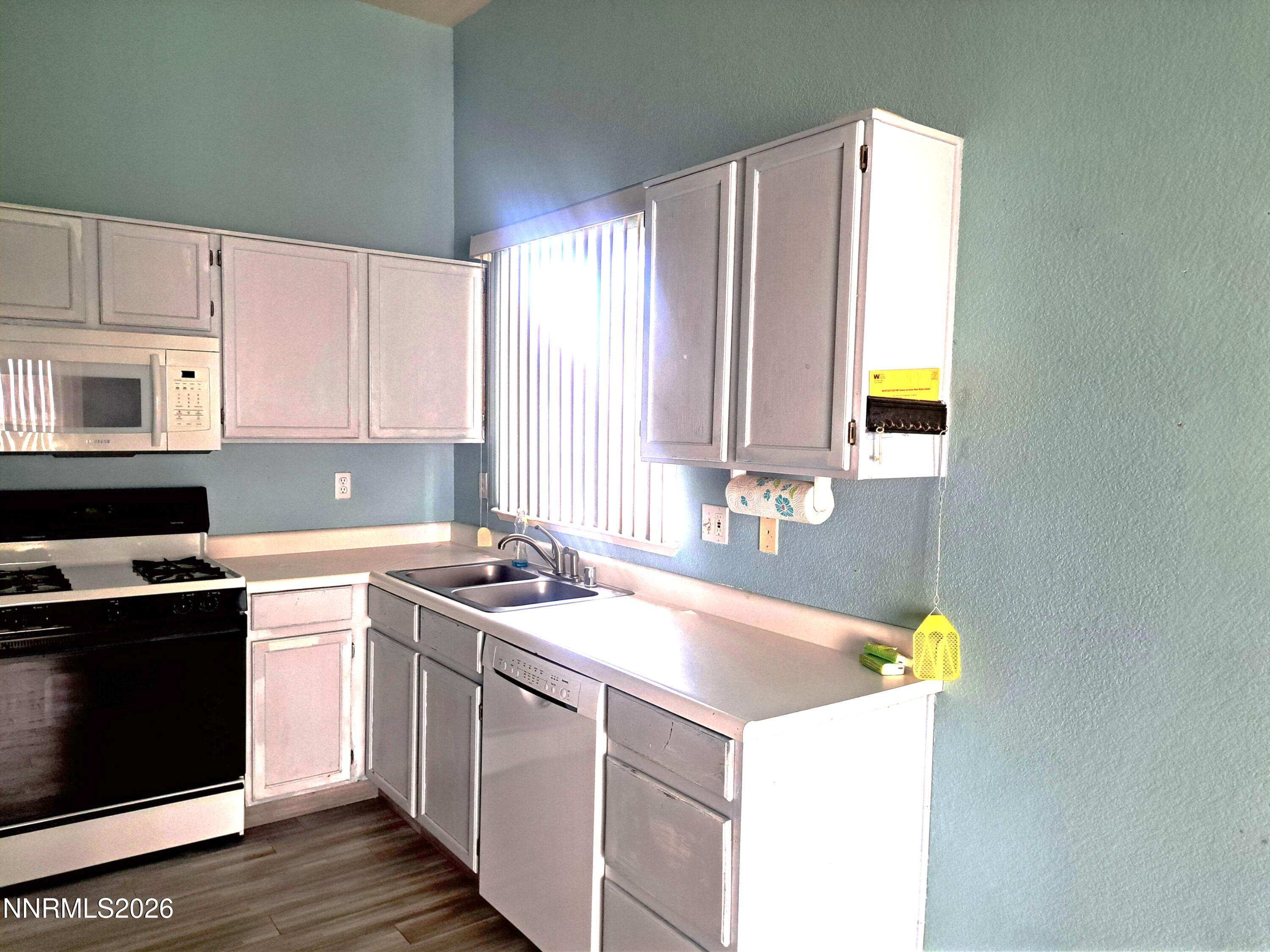 3106 May Rose Circle Reno, NV 89502 - Photo 10 of 22 Kitchen