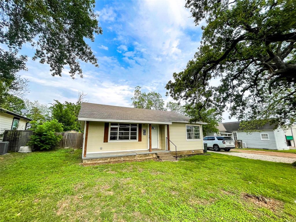 407 Bremond Street Franklin, TX 77856 - Photo 2 of 20