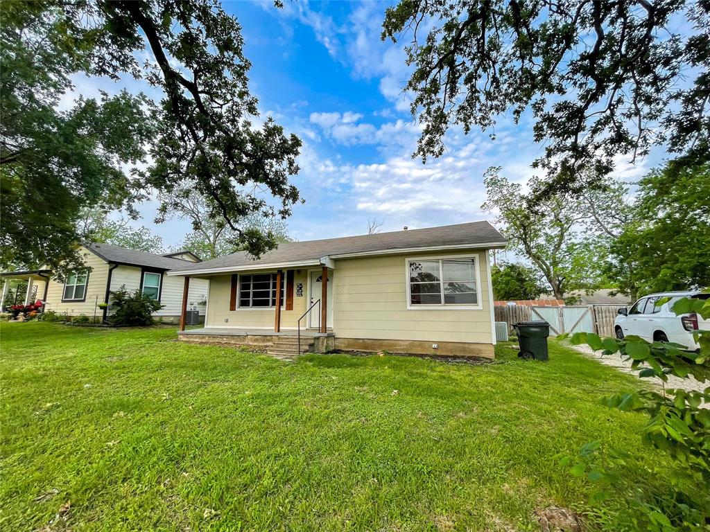 407 Bremond Street Franklin, TX 77856 - Photo 3 of 20