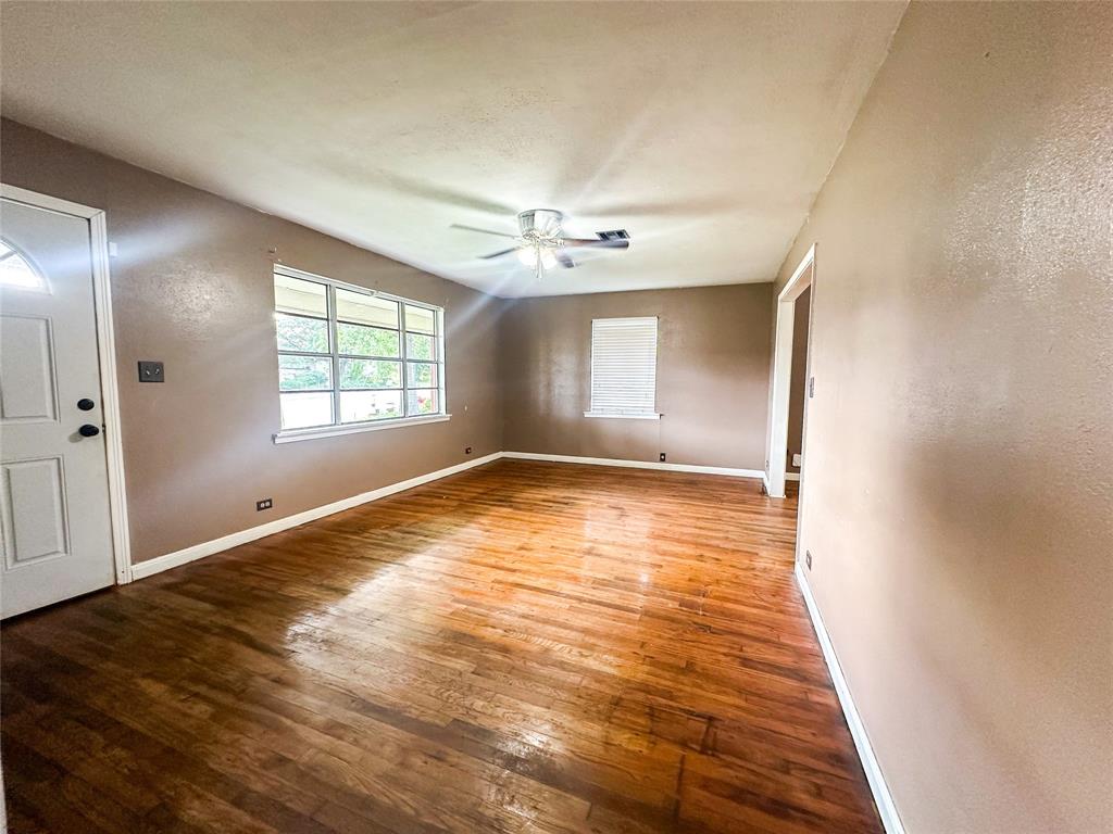 407 Bremond Street Franklin, TX 77856 - Photo 5 of 20