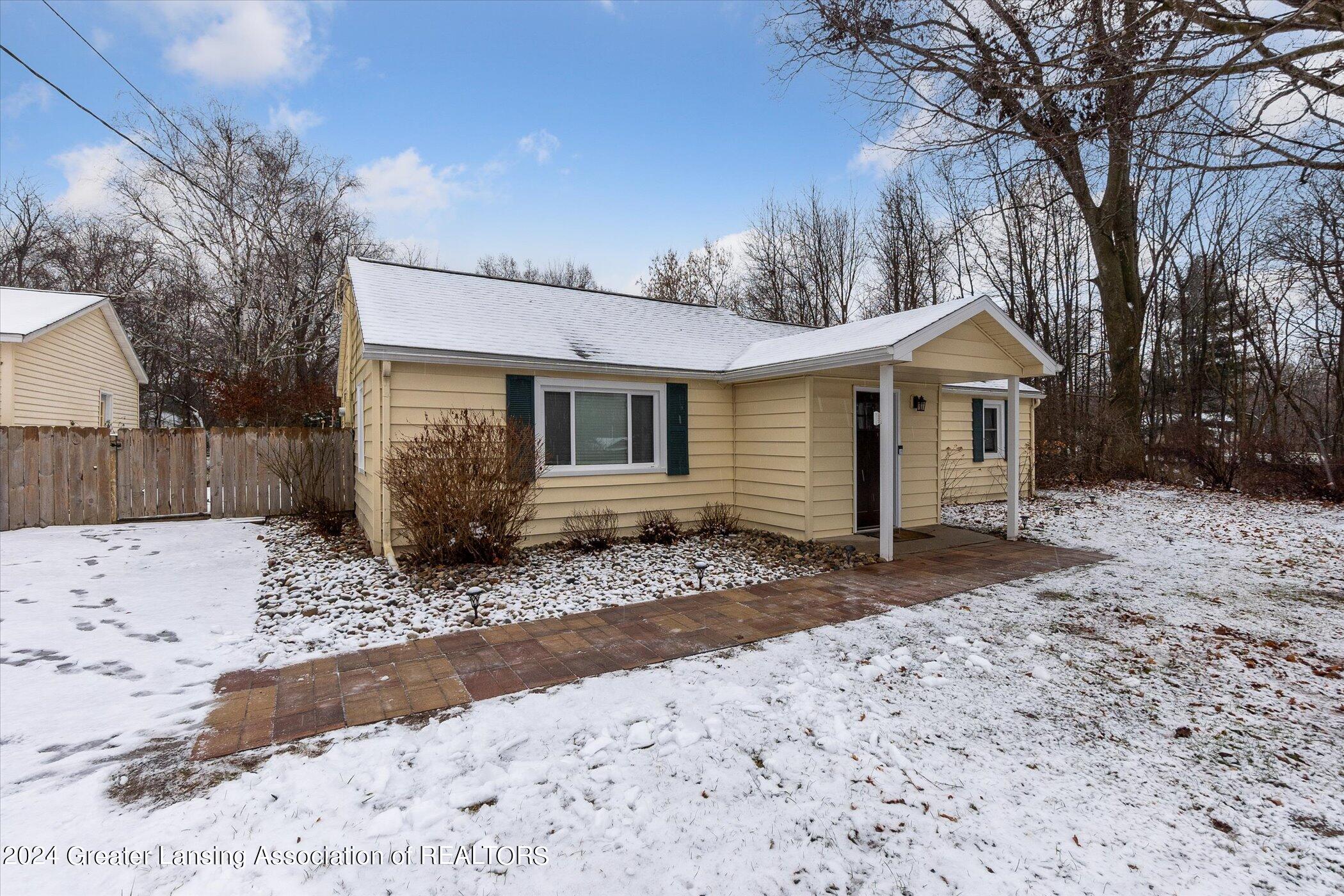 754 College Road Mason, MI 48854 - Photo 2 of 33 02-754-College-Rd-Mason-MI-48854-WindowS