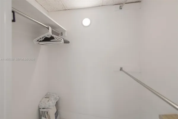 $2,550 | 1985 South Ocean Drive, Unit 22L, Hallandale Beach, FL 33009