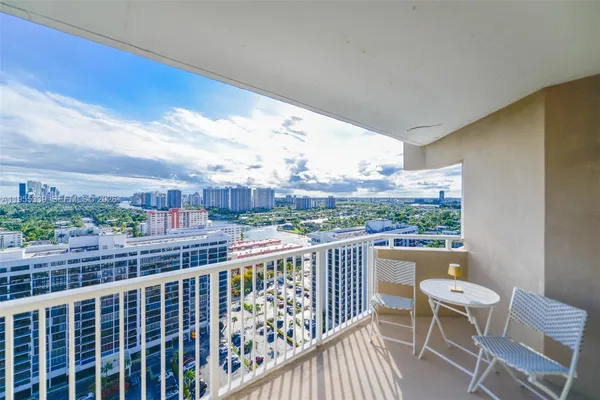 $2,550 | 1985 South Ocean Drive, Unit 22L, Hallandale Beach, FL 33009