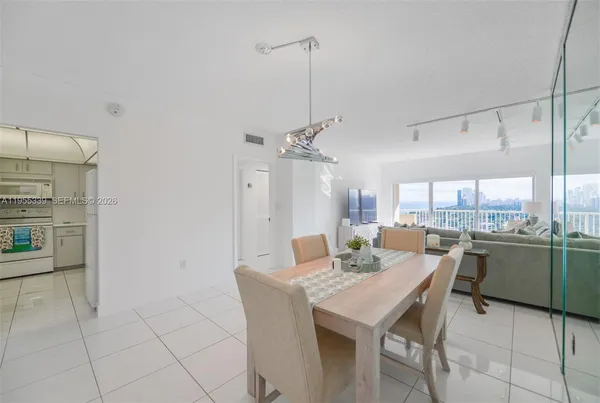 $2,550 | 1985 South Ocean Drive, Unit 22L, Hallandale Beach, FL 33009