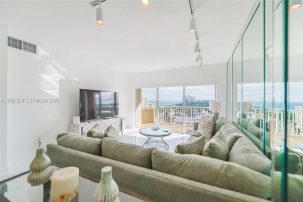 $2,550 | 1985 South Ocean Drive, Unit 22L, Hallandale Beach, FL 33009