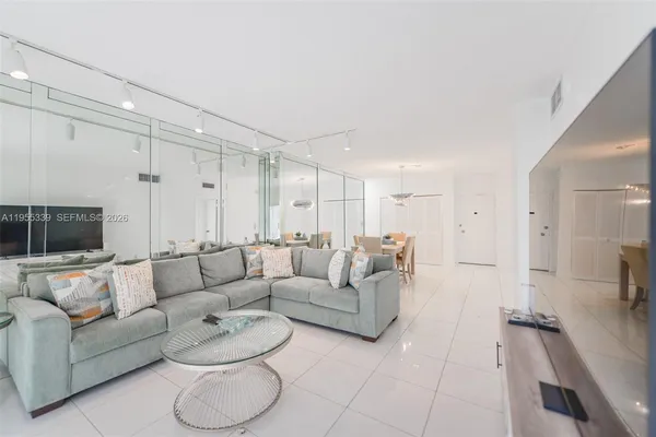 $2,550 | 1985 South Ocean Drive, Unit 22L, Hallandale Beach, FL 33009