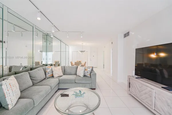 $2,550 | 1985 South Ocean Drive, Unit 22L, Hallandale Beach, FL 33009