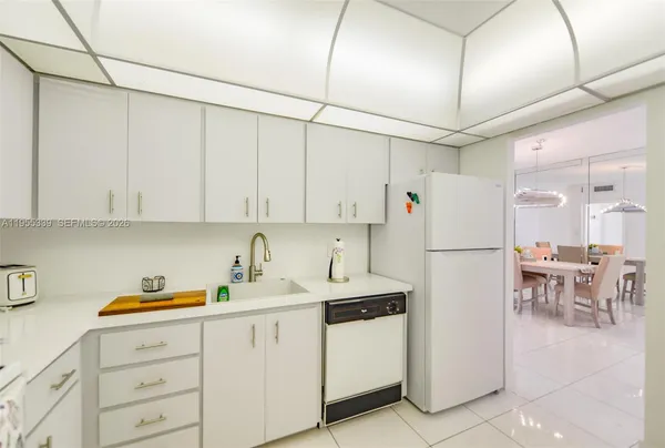 $2,550 | 1985 South Ocean Drive, Unit 22L, Hallandale Beach, FL 33009