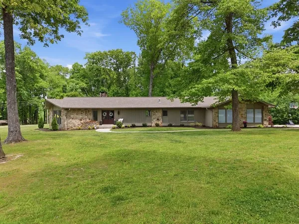 $649,900 | 1123 Skyline Drive, Sparta, TN 38583