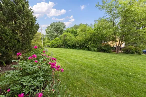 $180,000 | 6904 West 79th Street, Overland Park, KS 66204