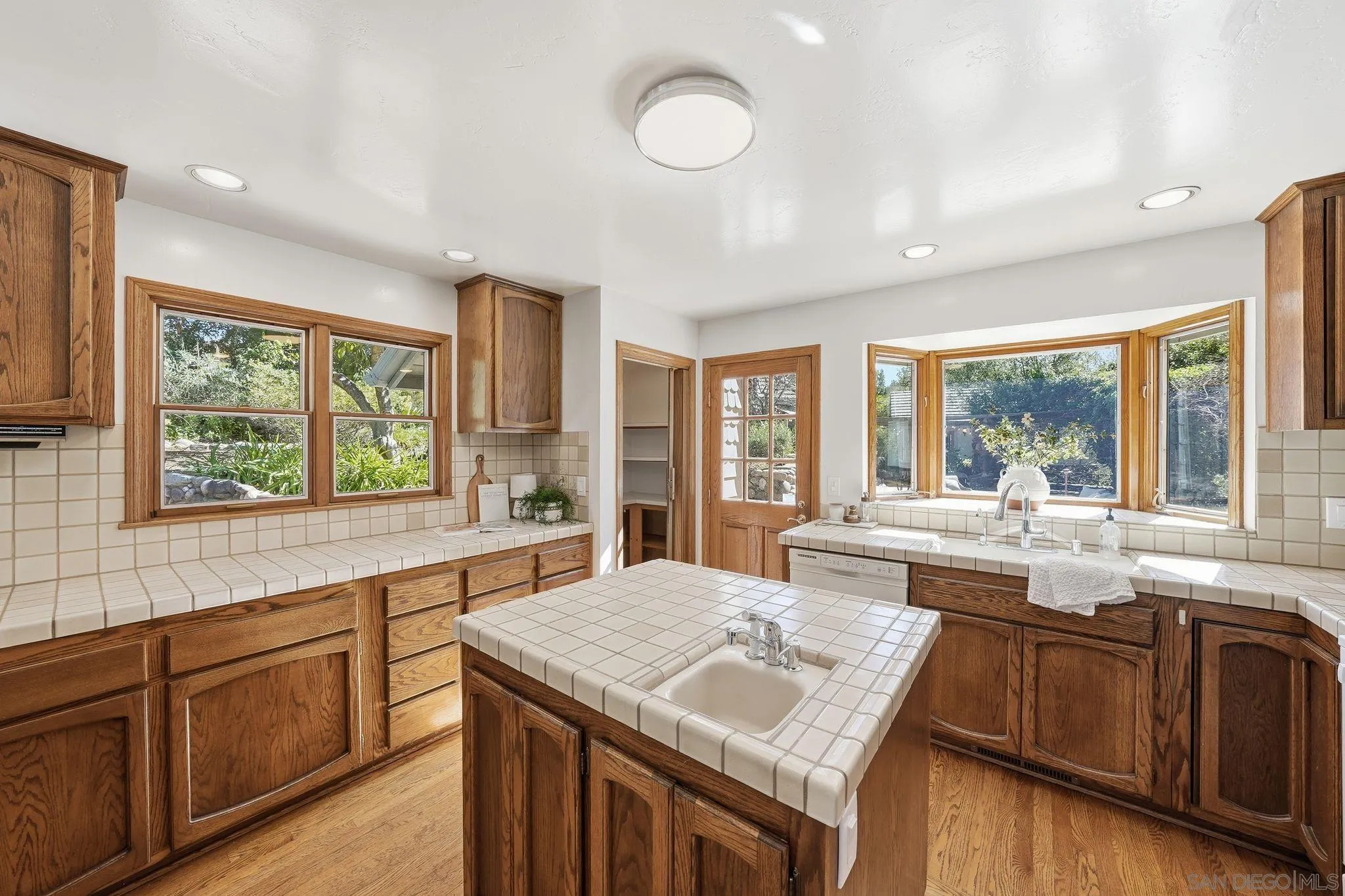 432 Arnold Way Alpine, CA 91901 - Photo 8 of 73