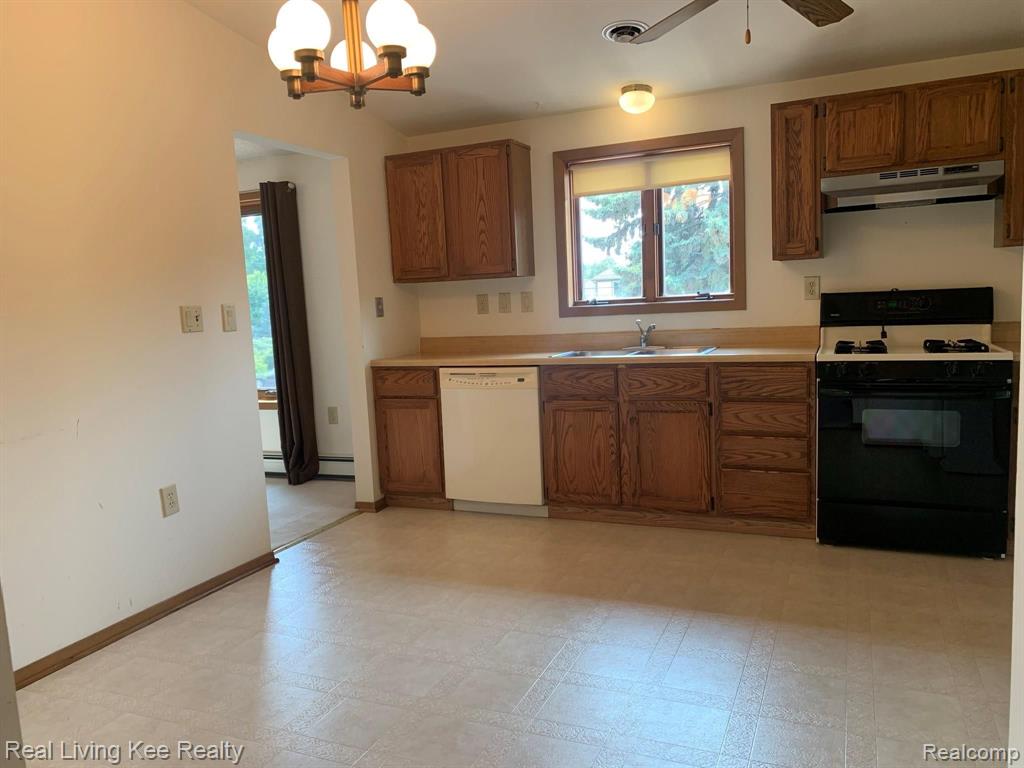 2272 London Bridge Drive, Unit 51 Rochester, MI 48307 - Photo 15 of 31