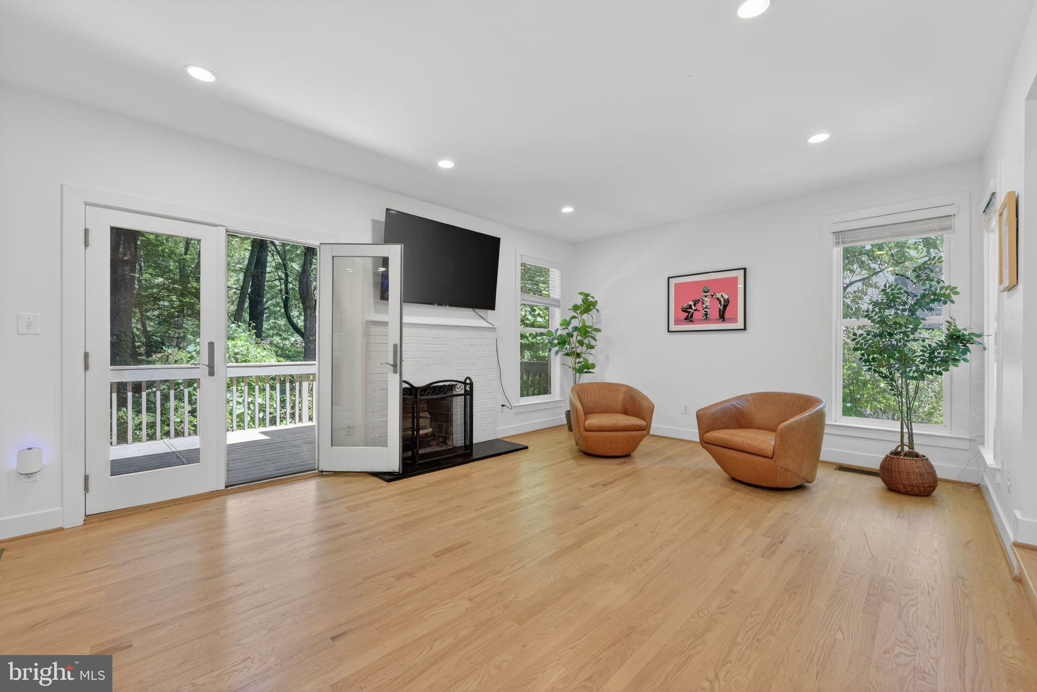 1605 Apricot Court Reston, VA 20190 - Photo 6 of 30
