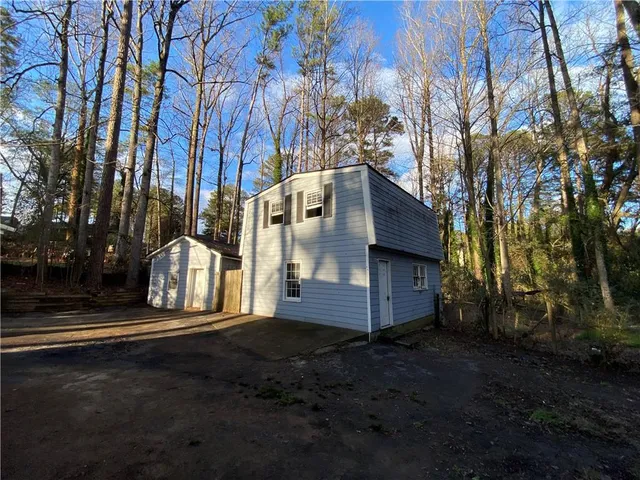 a view of a house with a yard