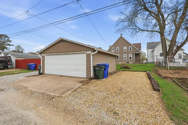 $214,900 | 1719-1721 West 16th Street, Davenport, IA 52804
