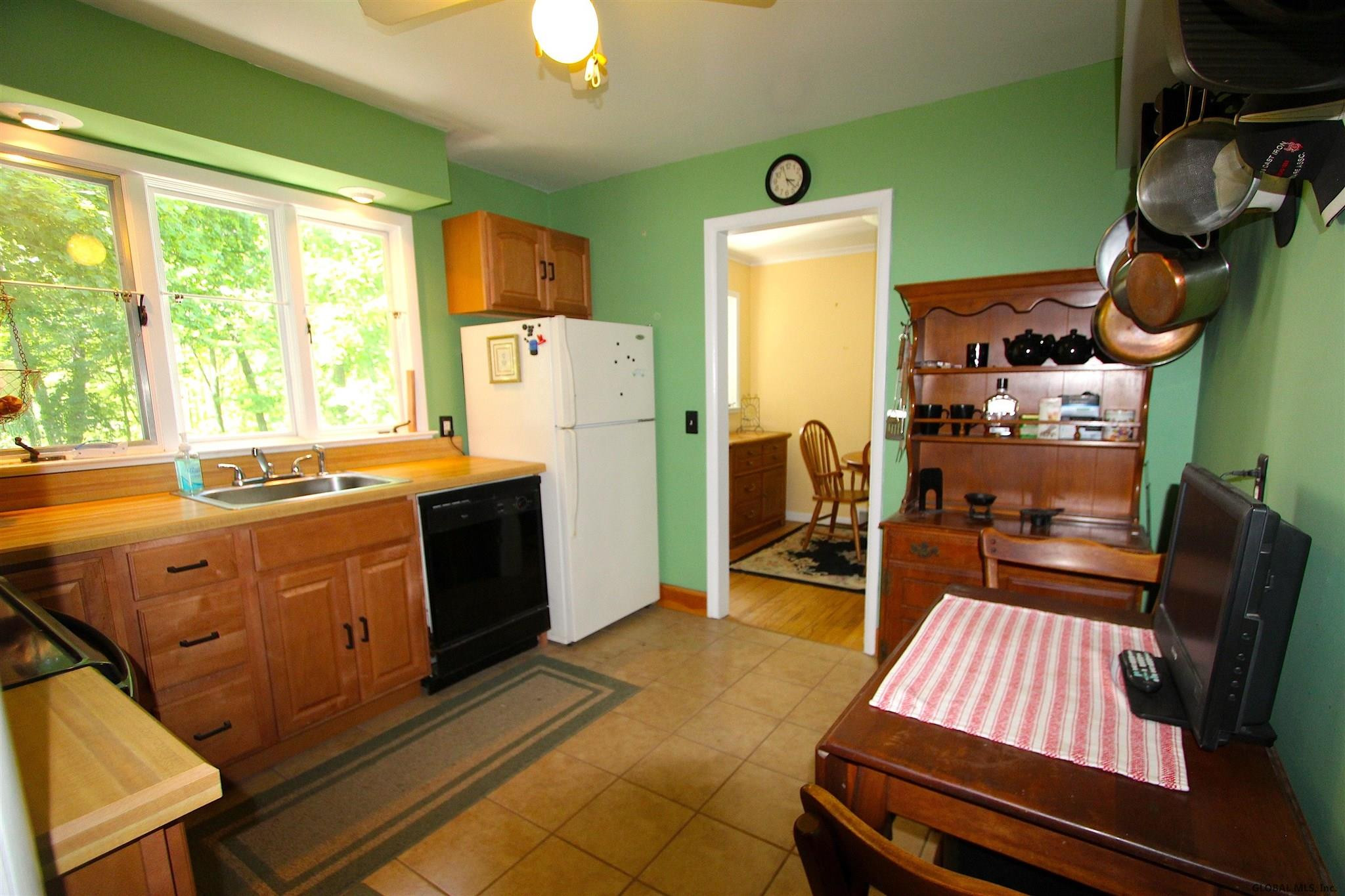26 Bullock Road Slingerlands, NY 12159 - Photo 2 of 25 Photo 2