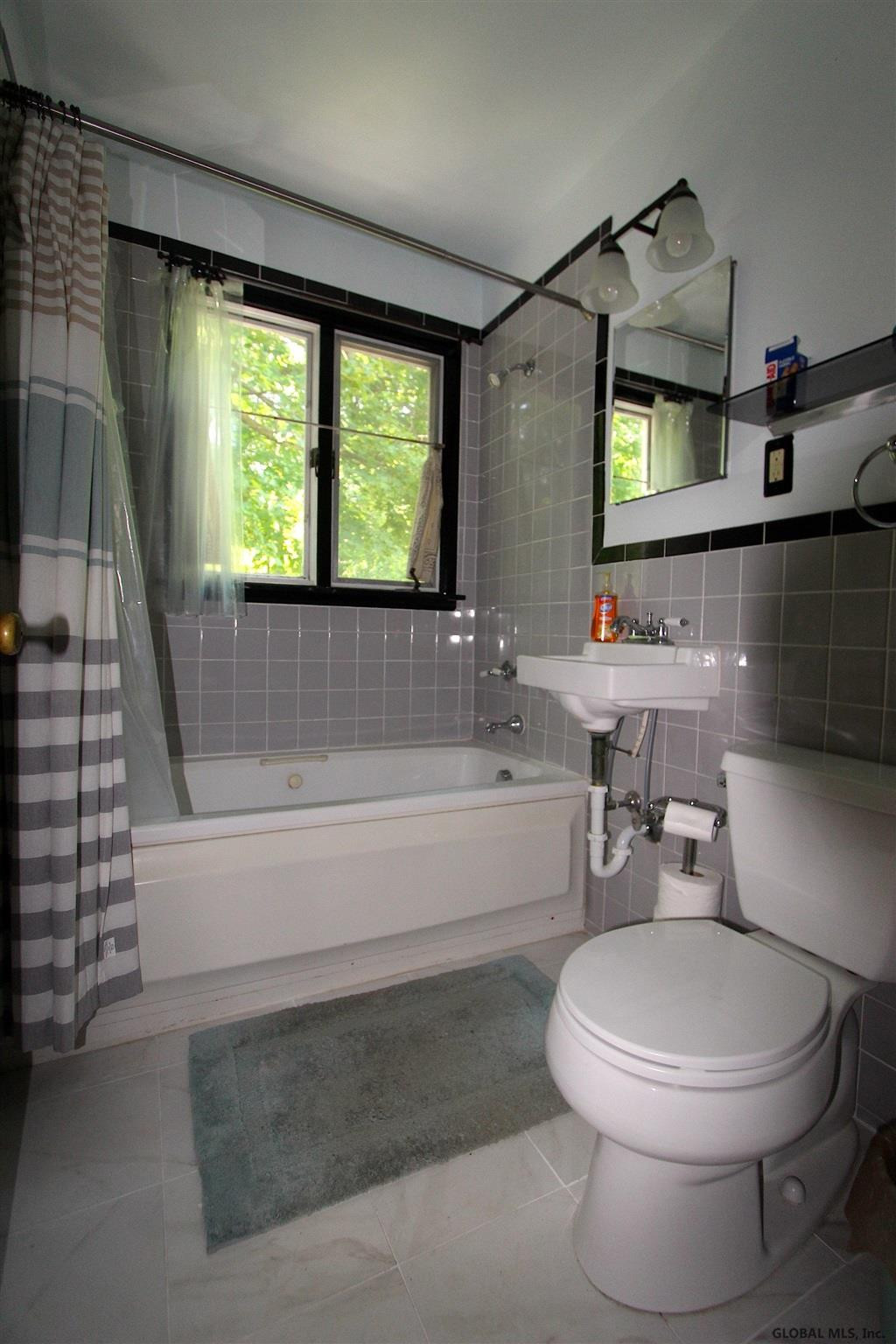 26 Bullock Road Slingerlands, NY 12159 - Photo 9 of 25 Photo 9