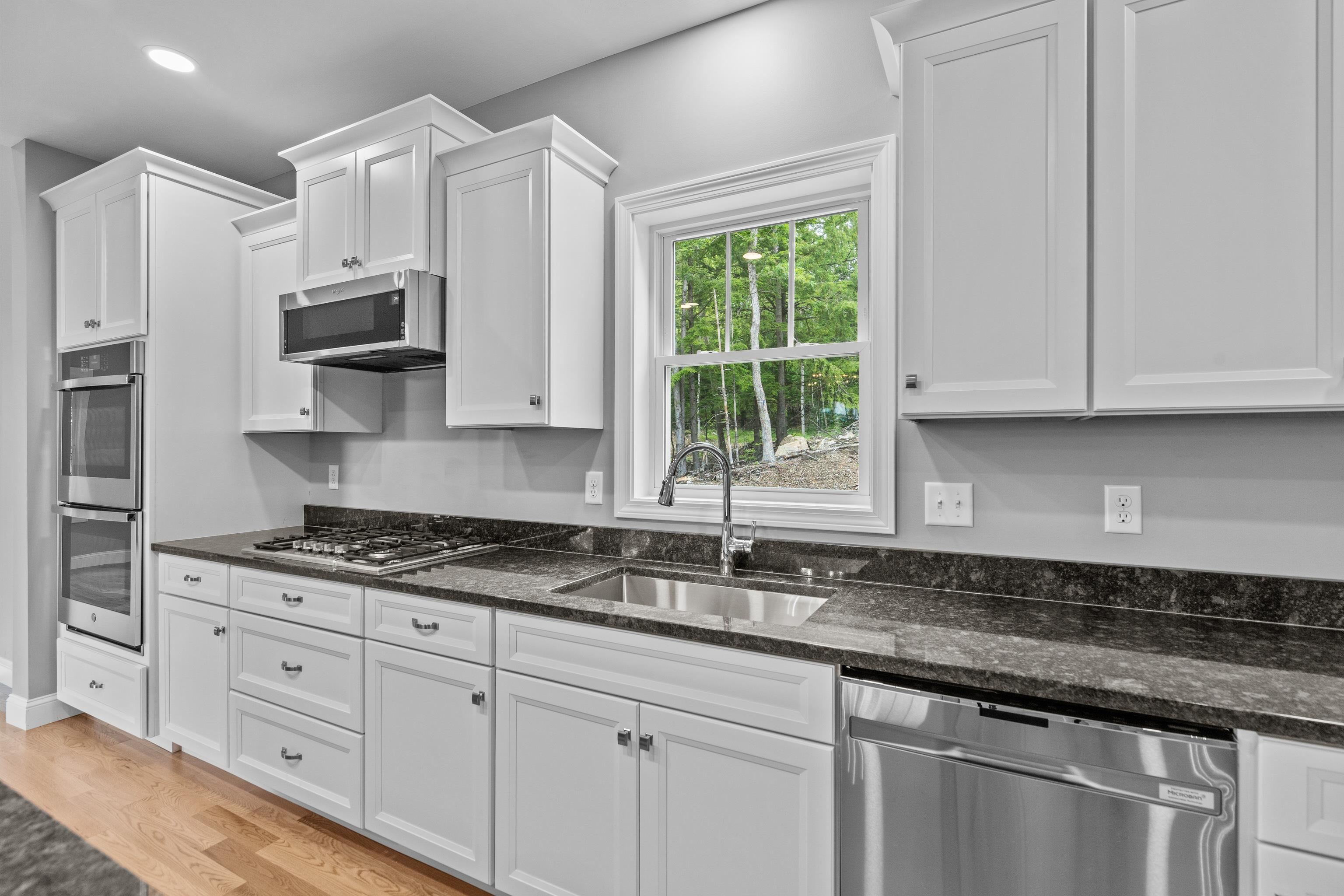 308 Montelona Road Goffstown, NH 03045 - Photo 11 of 30