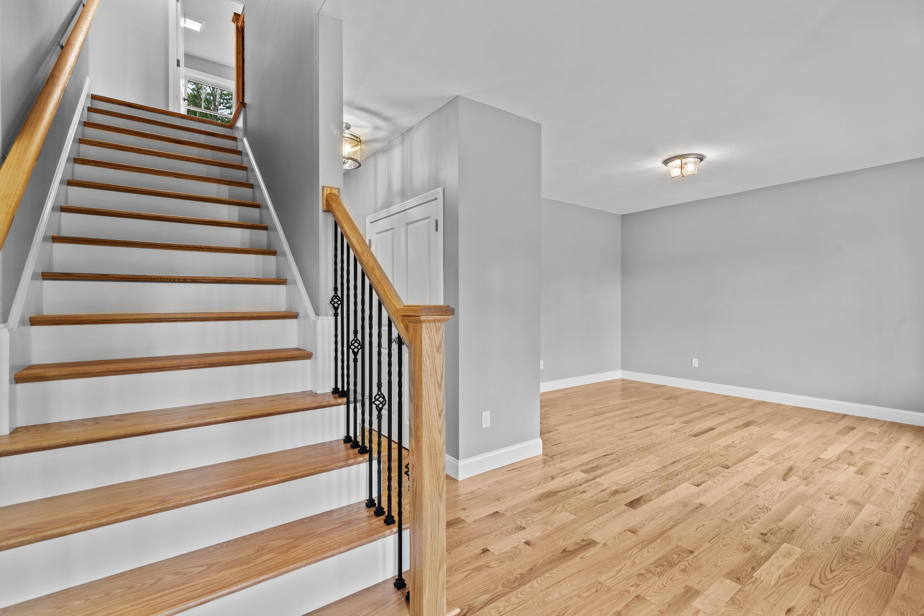 308 Montelona Road Goffstown, NH 03045 - Photo 17 of 30