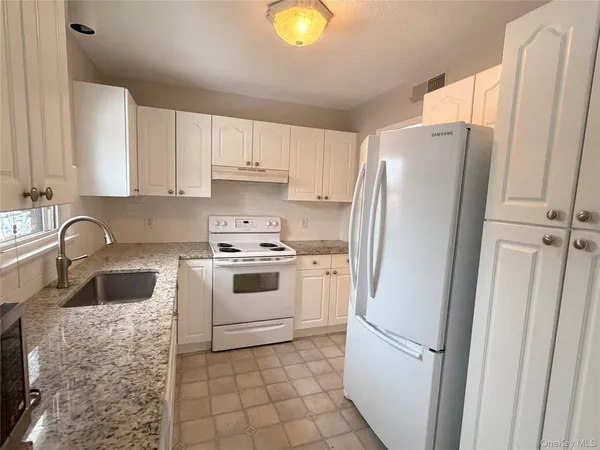$2,700 | 179 Heritage Hills, Unit A, Somers, NY 10589