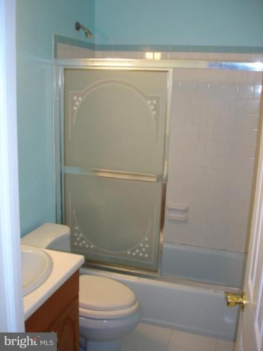 9500 Old Georgetown Road Bethesda, MD 20814 - Photo 11 of 17 Full bath in hallway upstairs