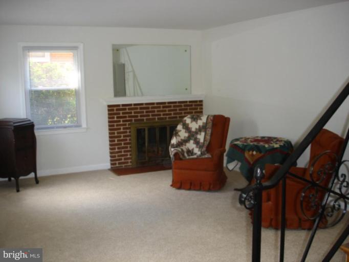 9500 Old Georgetown Road Bethesda, MD 20814 - Photo 5 of 17 Entry Family room 2