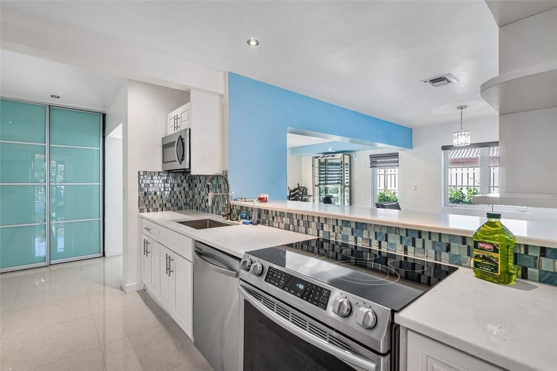 2610 Northeast 43rd Street Lighthouse Point, FL 33064 - Photo 12 of 35 Photo 12
