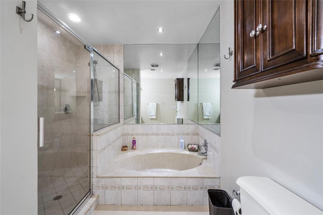 2610 Northeast 43rd Street Lighthouse Point, FL 33064 - Photo 20 of 35 Master Bath