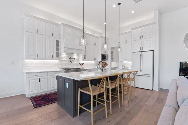 $985,000 | 115 Encanto Place, Austin, TX 78737