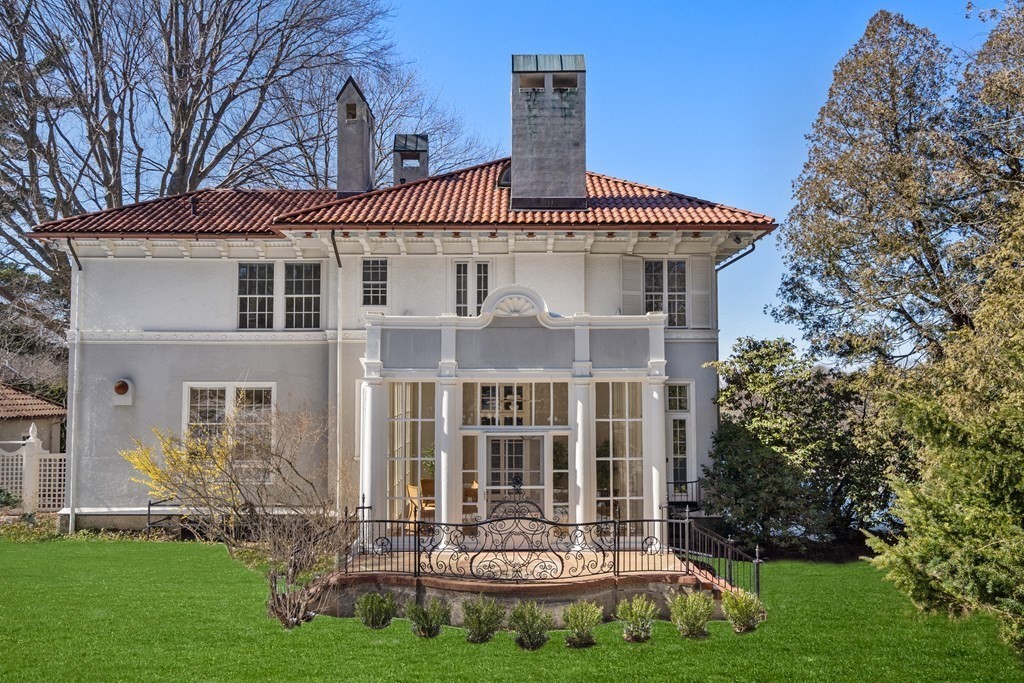 386 Commonwealth Avenue Newton, MA 02467 - Photo 24 of 28 a front view of a house with garden