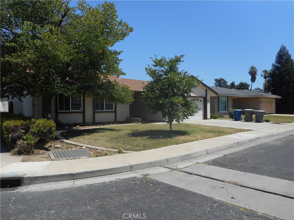 447 Gail Court Merced, CA 95348 - Photo 2 of 10